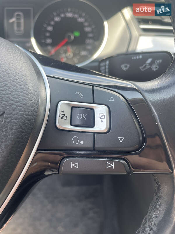 Седан Volkswagen Passat 2016 в Ужгороде