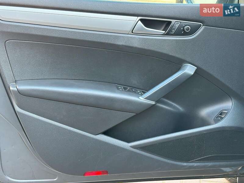 Седан Volkswagen Passat 2016 в Одесі