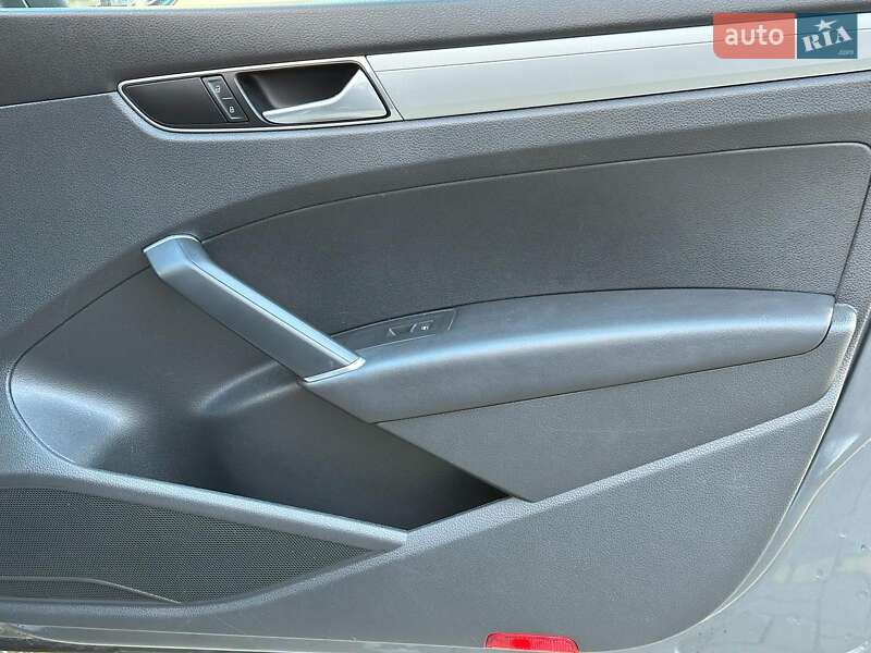 Седан Volkswagen Passat 2016 в Одесі