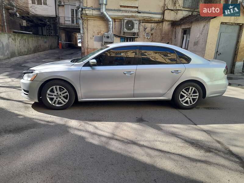 Седан Volkswagen Passat 2013 в Києві