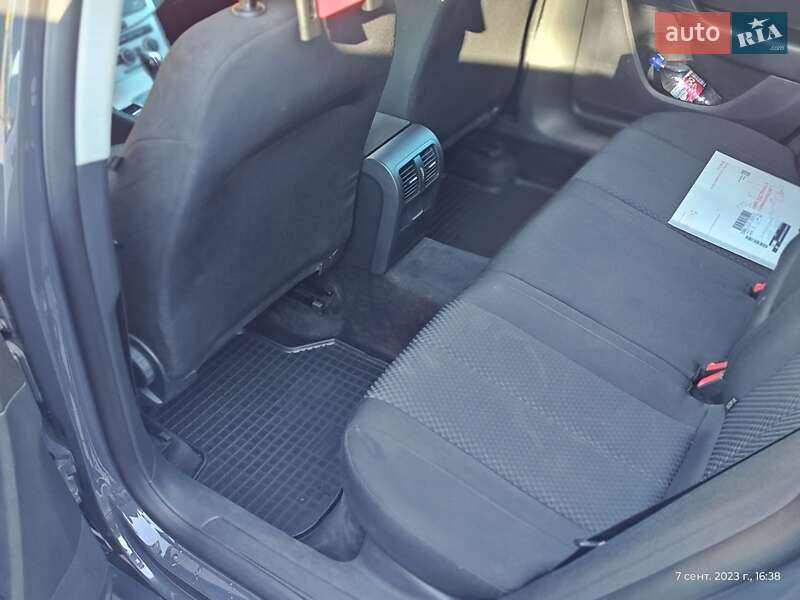 Универсал Volkswagen Passat 2012 в Харькове