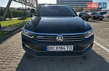 Седан Volkswagen Passat 2016 в Львове