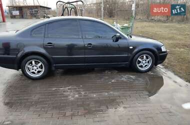 Седан Volkswagen Passat 1999 в Нововолинську