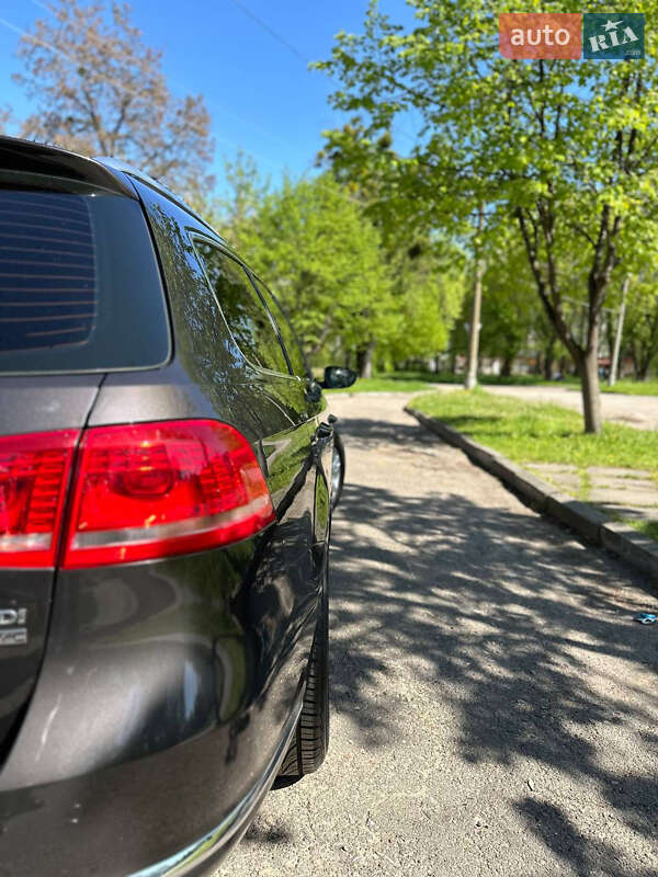 Универсал Volkswagen Passat 2011 в Калуше