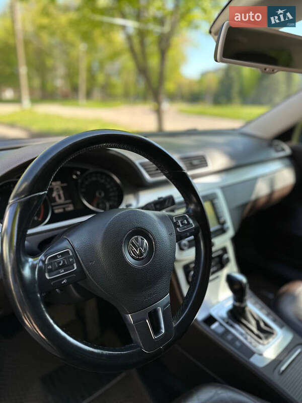 Универсал Volkswagen Passat 2011 в Калуше