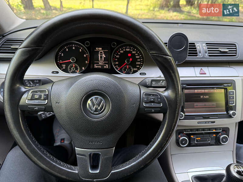 Седан Volkswagen Passat 2010 в Каменском