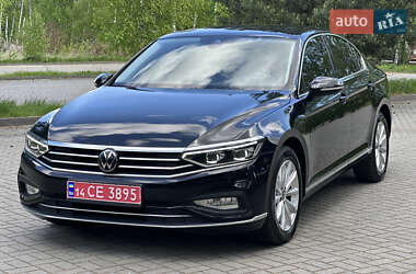 Седан Volkswagen Passat 2022 в Дрогобыче