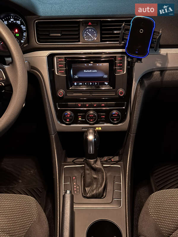 Седан Volkswagen Passat 2015 в Киеве