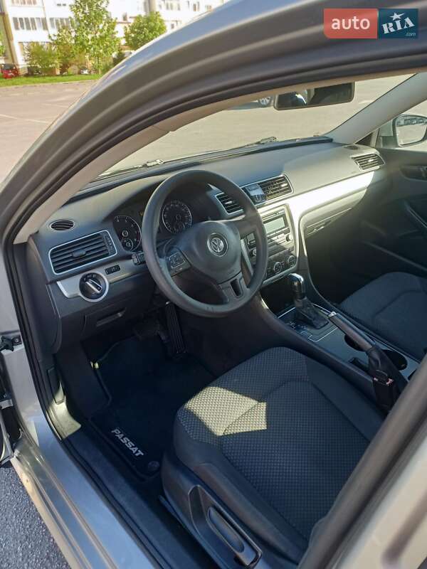 Седан Volkswagen Passat 2012 в Ивано-Франковске