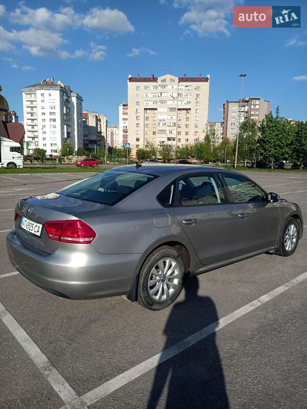 Седан Volkswagen Passat 2012 в Ивано-Франковске