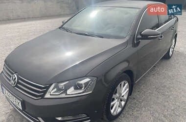 Седан Volkswagen Passat 2013 в Тернополі