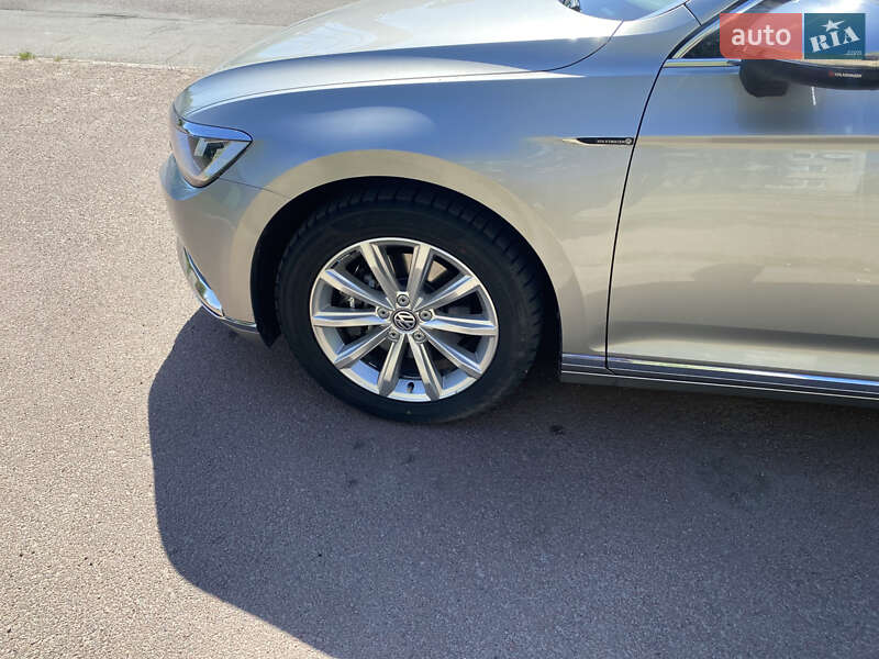 Седан Volkswagen Passat 2016 в Коростене