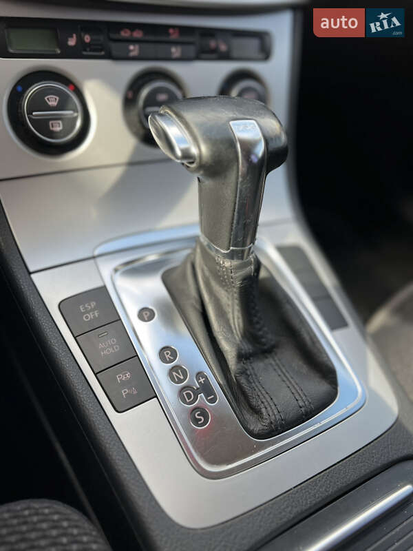Універсал Volkswagen Passat 2010 в Валках