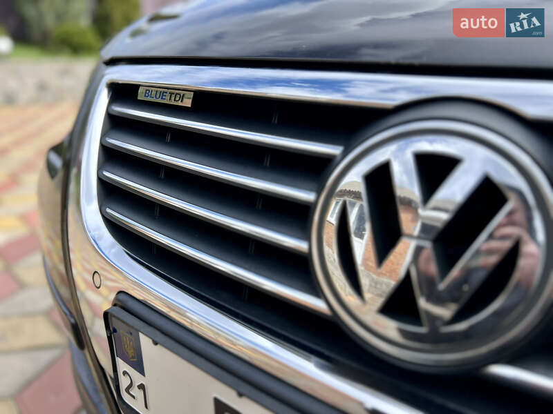 Універсал Volkswagen Passat 2010 в Валках