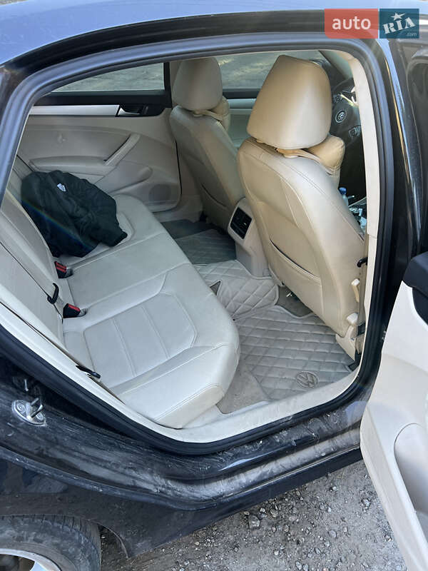 Седан Volkswagen Passat 2012 в Киеве