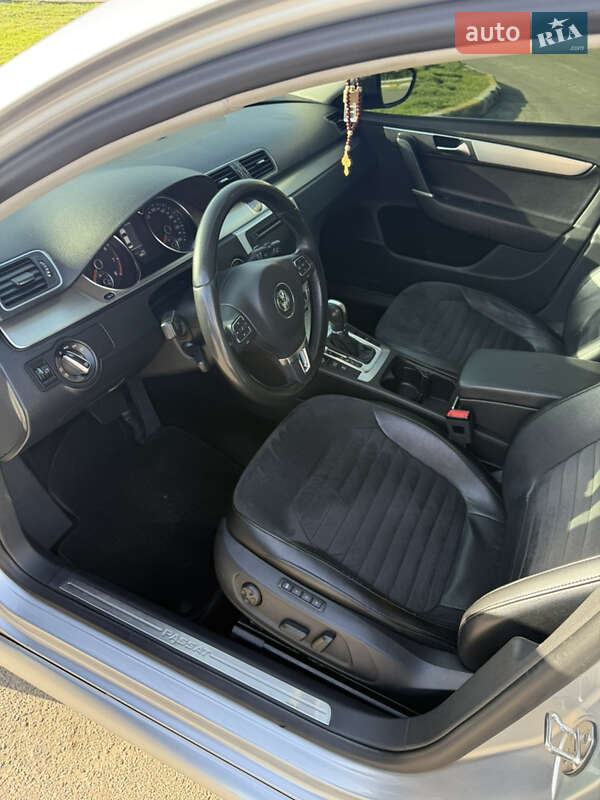 Седан Volkswagen Passat 2013 в Ирпене