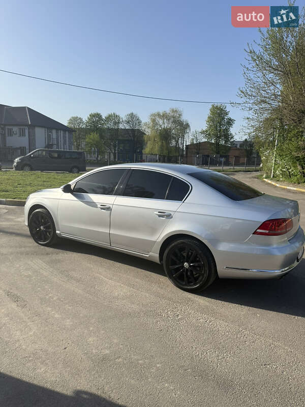 Седан Volkswagen Passat 2013 в Ирпене