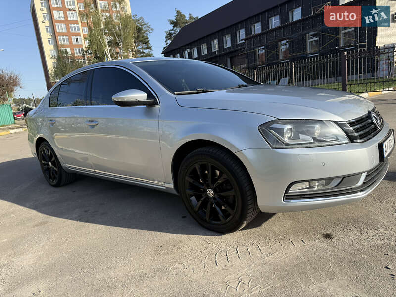 Седан Volkswagen Passat 2013 в Ирпене