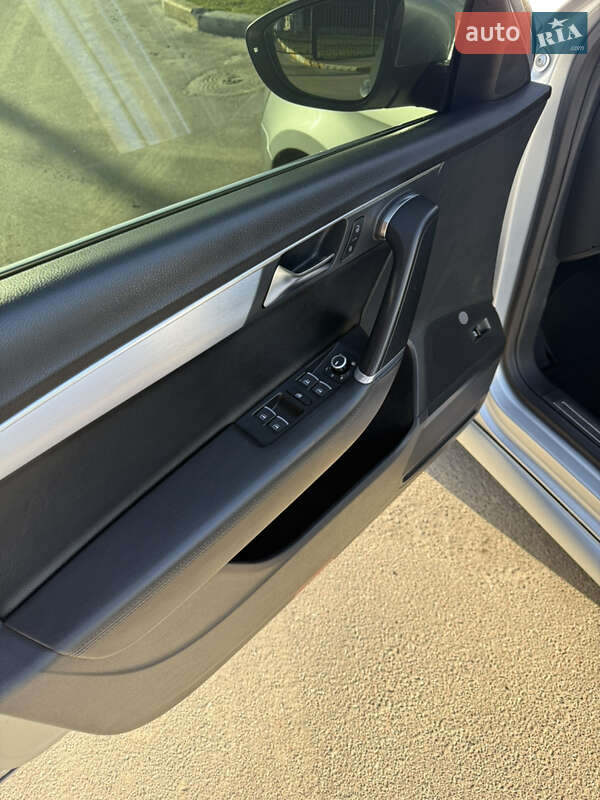 Седан Volkswagen Passat 2013 в Ирпене