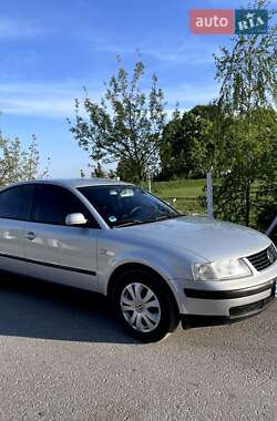 Седан Volkswagen Passat 1998 в Івано-Франківську