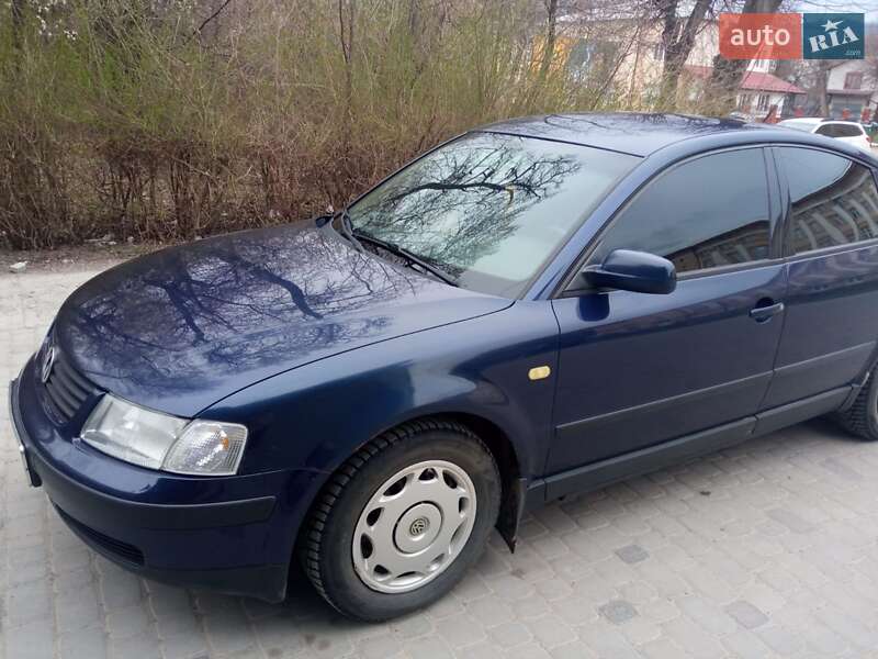 Седан Volkswagen Passat 1999 в Бориславе