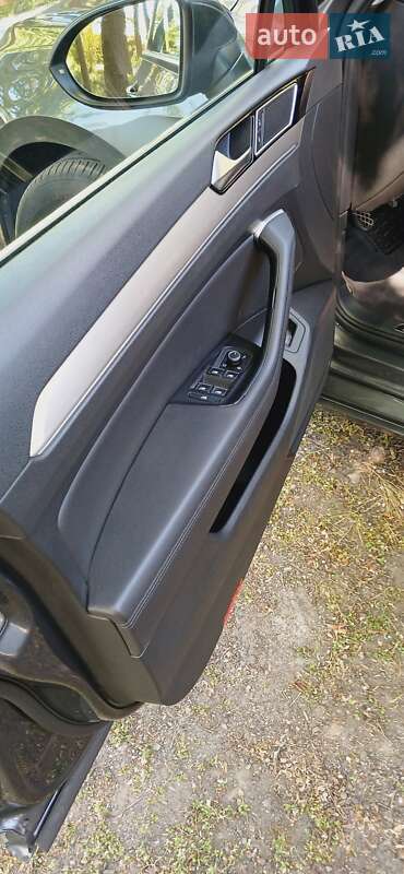 Универсал Volkswagen Passat 2016 в Киеве