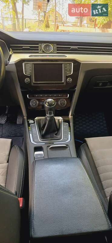 Универсал Volkswagen Passat 2016 в Киеве