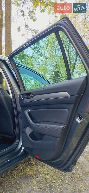 Универсал Volkswagen Passat 2016 в Киеве