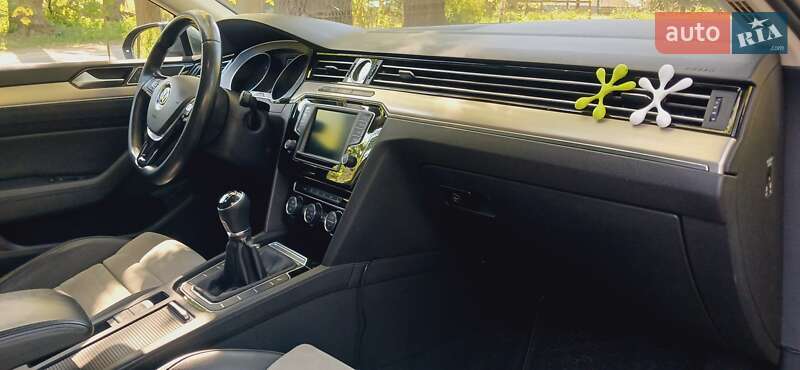 Универсал Volkswagen Passat 2016 в Киеве