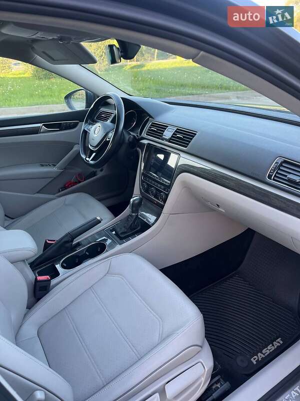 Седан Volkswagen Passat 2017 в Львові