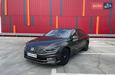 Седан Volkswagen Passat 2018 в Киеве