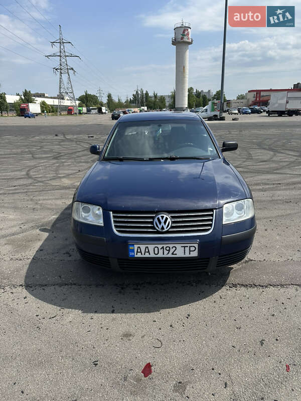 Седан Volkswagen Passat 2003 в Києві