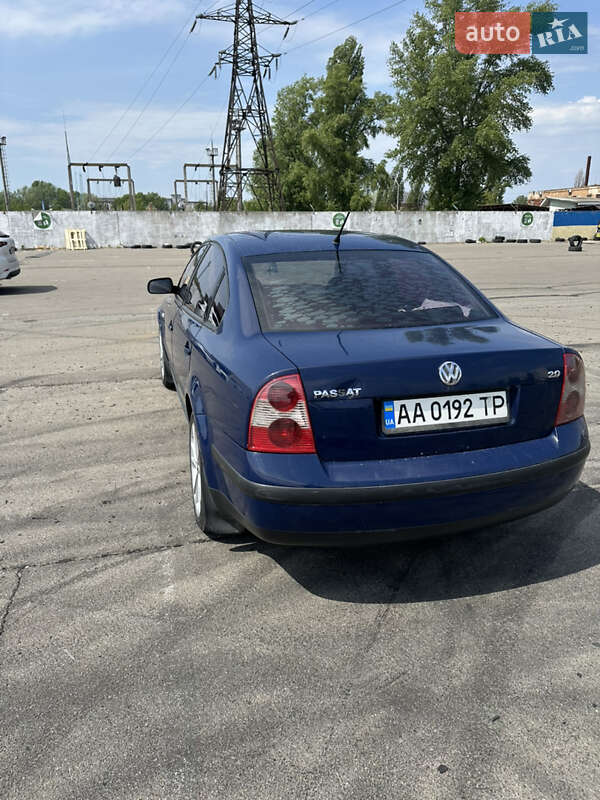 Седан Volkswagen Passat 2003 в Києві