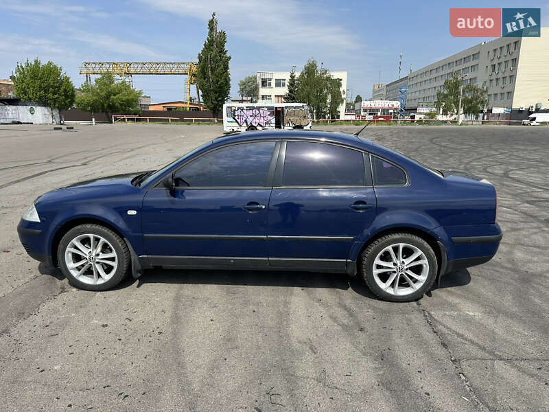 Седан Volkswagen Passat 2003 в Києві