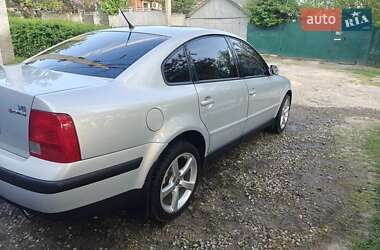 Седан Volkswagen Passat 1998 в 