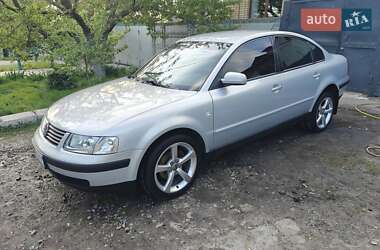 Седан Volkswagen Passat 1998 в 
