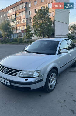 Седан Volkswagen Passat 2000 в Казатине