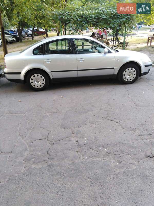 Седан Volkswagen Passat 2001 в Черкасах