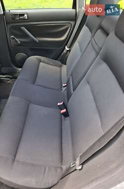 Седан Volkswagen Passat 2001 в 