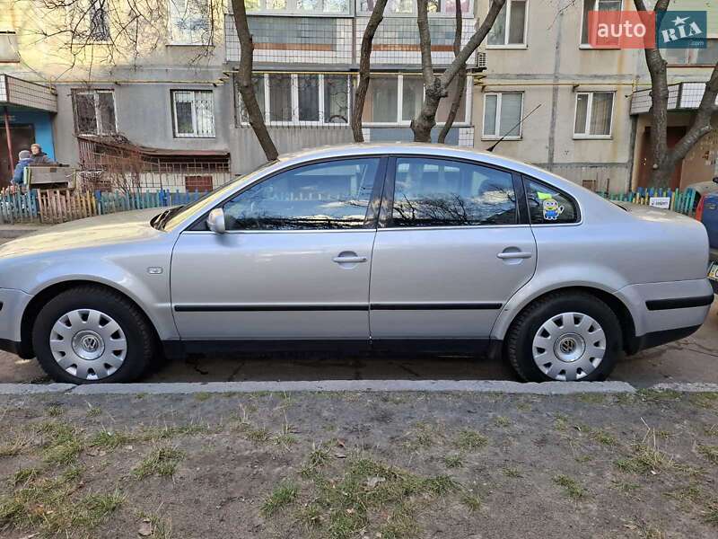 Седан Volkswagen Passat 2001 в Черкасах
