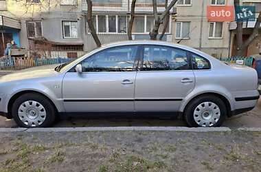 Седан Volkswagen Passat 2001 в 