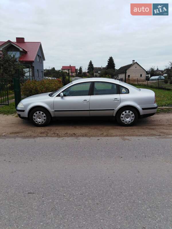 Седан Volkswagen Passat 2001 в Черкасах