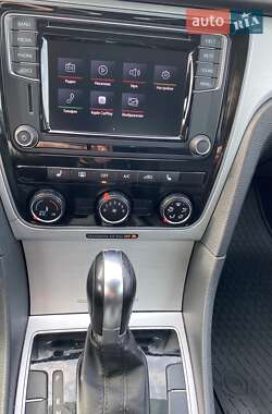 Седан Volkswagen Passat 2012 в 