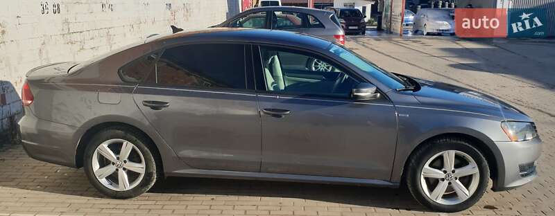 Седан Volkswagen Passat 2013 в Черновцах