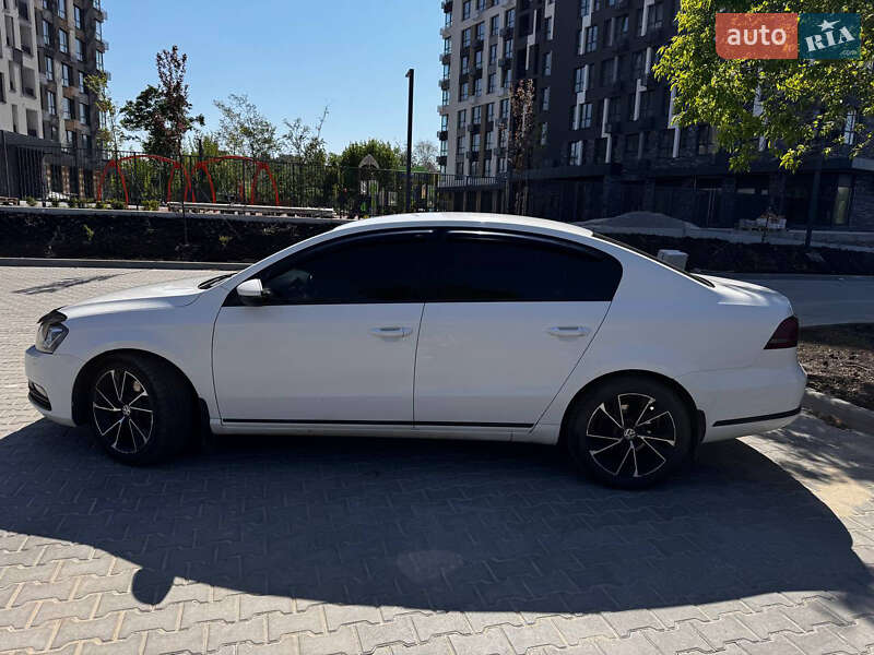 Седан Volkswagen Passat 2012 в Кропивницком