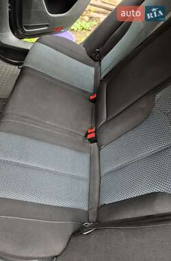 Універсал Volkswagen Passat 2011 в 