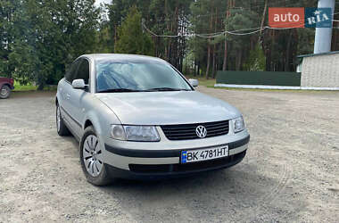 Седан Volkswagen Passat 2000 в Любомлі