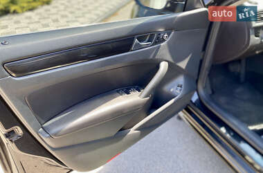 Седан Volkswagen Passat 2011 в 