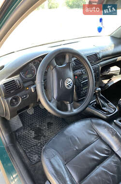 Седан Volkswagen Passat 2001 в 