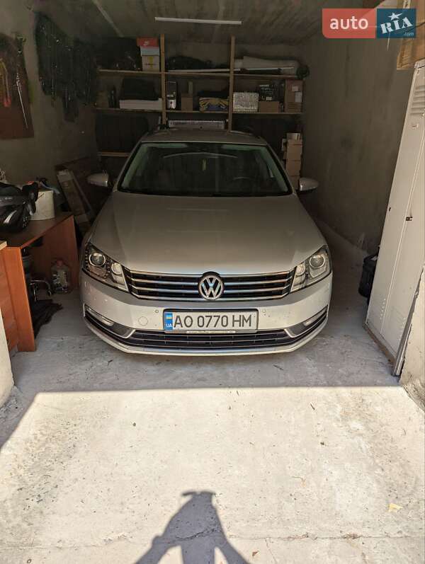 Універсал Volkswagen Passat 2012 в Ужгороді